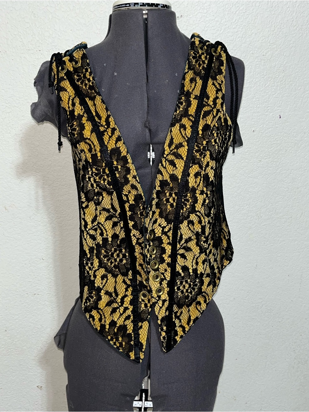 Source Unknown Black Lace-Overlay Gold Vest Top